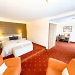 Gropius 4*