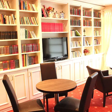 Gropius Hotell 4*