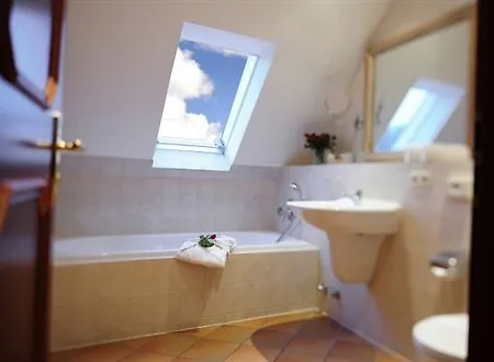 Hotell Gropius 4*